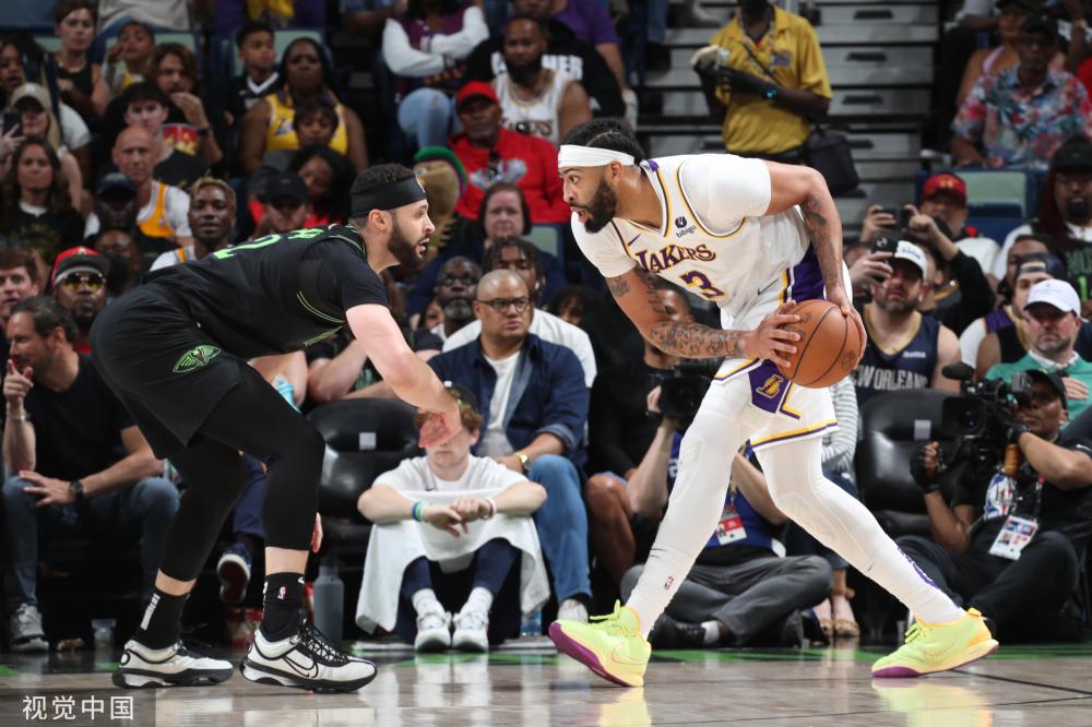 带伤上场依 带伤上场依