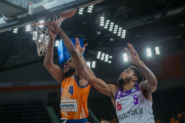 双方带着相 双方带着相